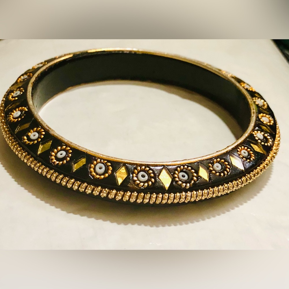 106 Vintage metal black bracelet gold glass pieces